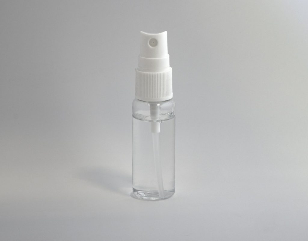 Refillable spray bottle for cleaning