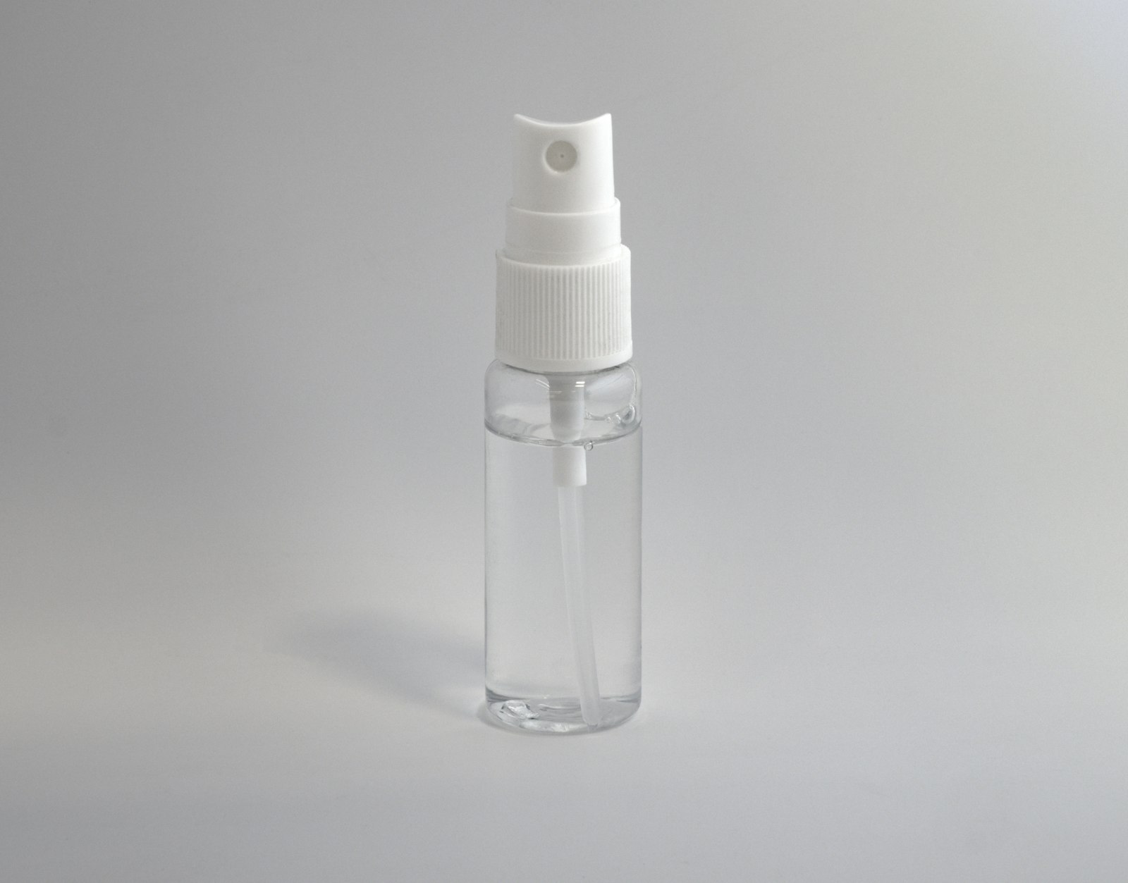 Refillable spray bottle for cleaning